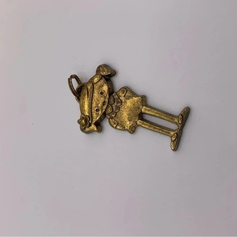 Gold  tone little girl pendant - Picture 4 of 5